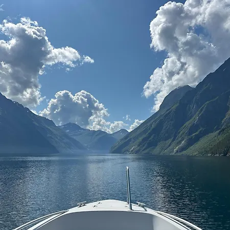 Semesterbostad The View - Mountain With Stunning Views Stranda (More og Romsdal)